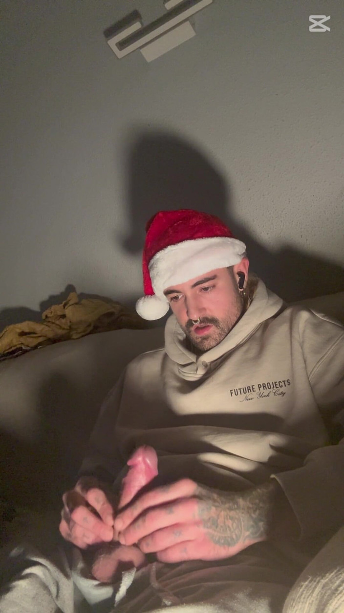 JackSpanish: Santa वापस आ गया है और तुम्हारी Christimas सिर्फ उसके पैरों के बीच मौजूद है