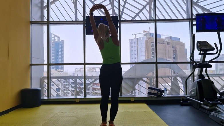 Chokobanana: Stara się jej pomóc, aby się dopasować!