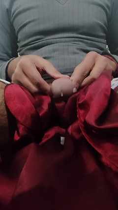 Satin And Silky: Cetim seda punheta pornô - esfregar cabeça de pau com cetim...