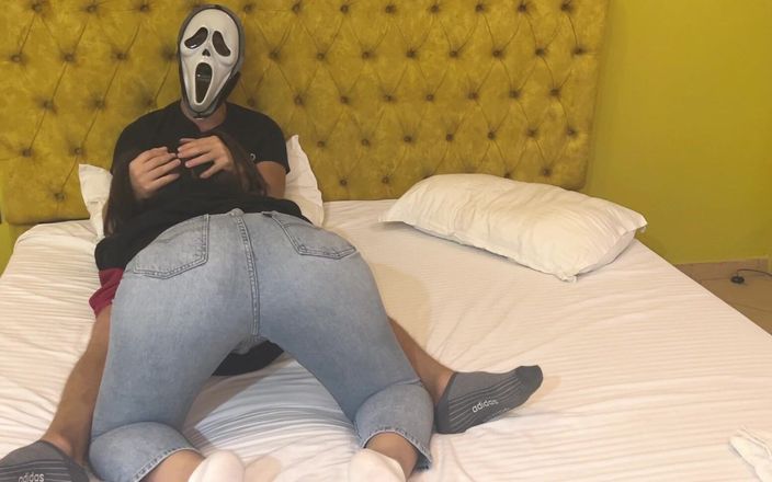 A couple of pleasure: Ghostface får gratis avsugning för Halloween