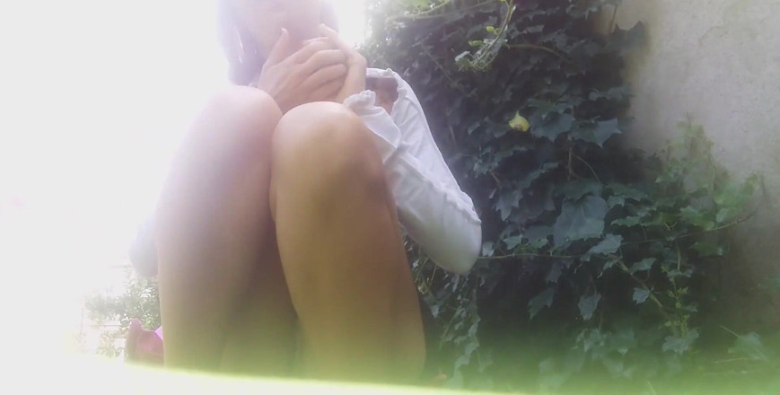 savannahamatoriale: Outdoor!! Without Panty and Pee on the Grass!!i Don T...