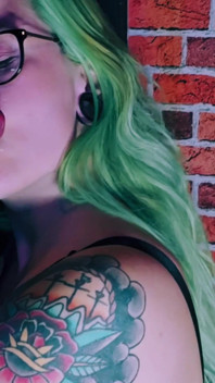 Pengalaman Pertama Elizabethhunny di Gloryhole