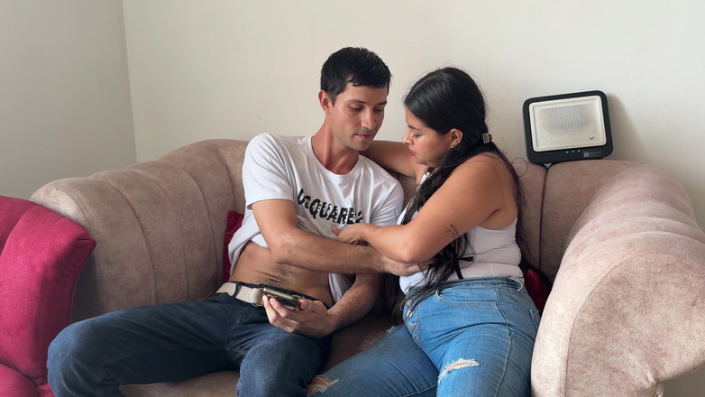 Alicilanyn09: Jag knullar min blyga styvson för att lära honom hur...