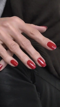 Lady victoria valente - belle unghie rosse
