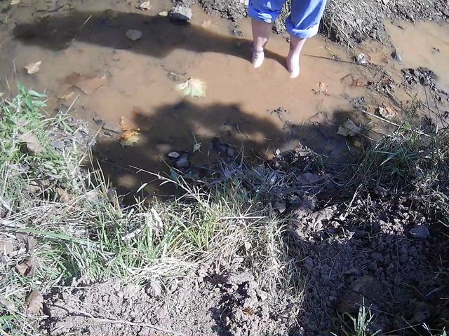 Mountainmama1 Creek Play (Mountain Mama 1)