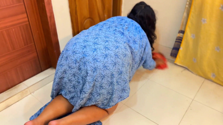 Aria Mia: Ibu tiri Muslim berpantat besar tersangkut di bawah katil - Arab...