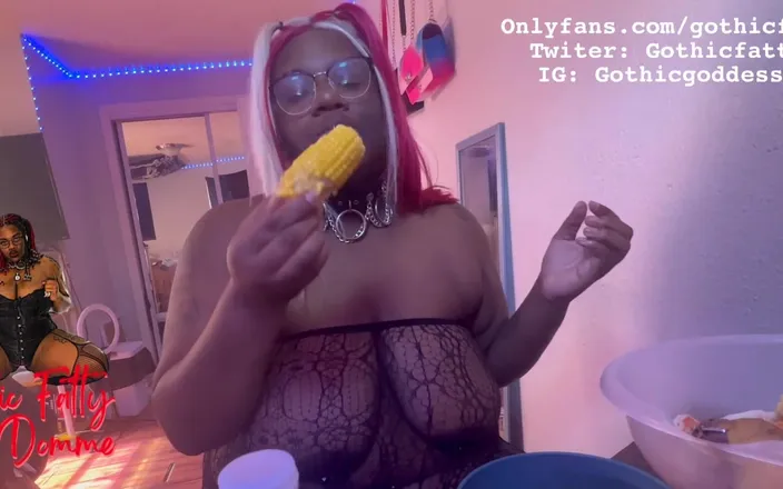 Gothic Goddess: Ebony BBW stuffs her face while she is topless