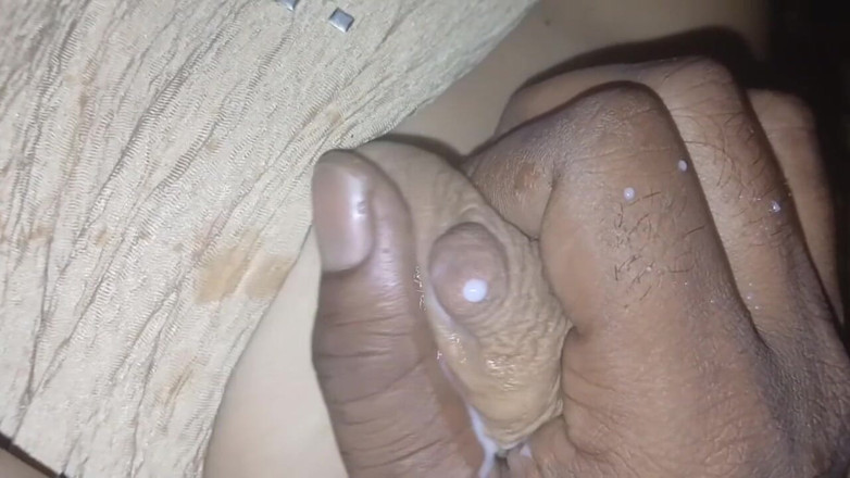 seema: Apreté los pechos de mi cuñada y también los chupé