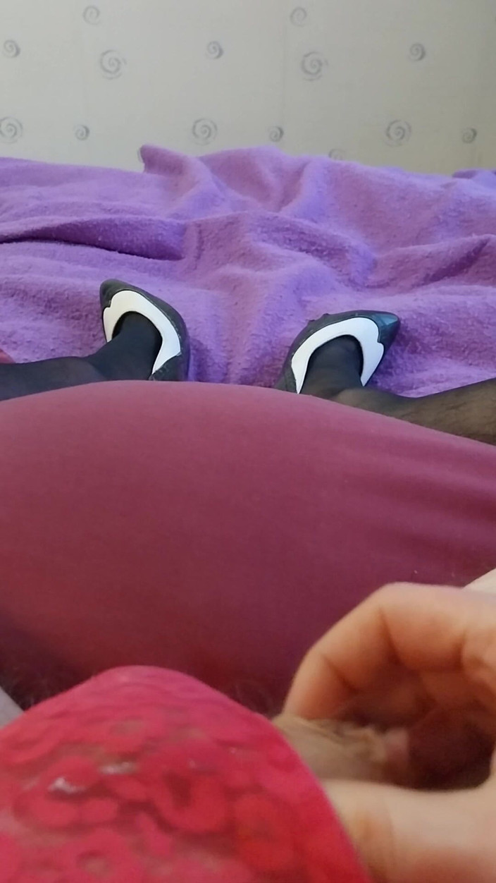 Cindy Belfast: Ejaculare în cur cu vibrator legat de clitoris și Sissygasm