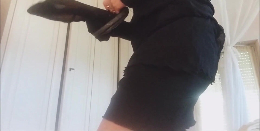 savannahamatoriale: The Magnificent Girl-fart Has Something to Tell You: Her Ass...