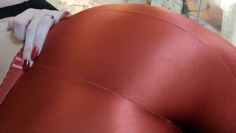 Erotic Tanya: Godain pantat paling seksi pakai celana ketat