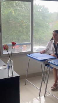 Il professore seduce lo studente per seguire il prossimo corso