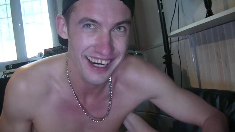 FRENCH HOLES CREAMPIED: La pute de Stuart reçoit un creampie par Lukas th...