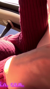 Gracelynn geme sulla strada a casa dal lavoro