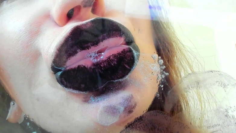 Rarible Diamond: Black lipstick marks and french kiss