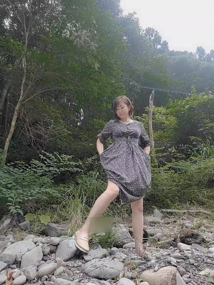 Mayumi Kanzaki: 屋外露出と屋外おしっこ