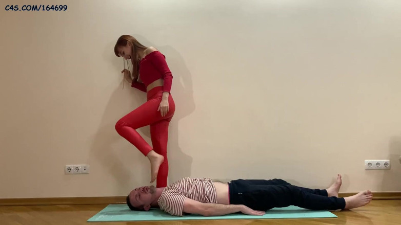 Petite Princesses Femdom: Bratty teen mistress in leather leggings - fullweight head trampling, deep...
