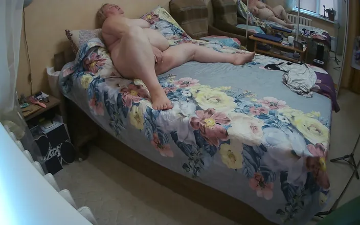 Zona901: Evening Masturbation of a Meaty Pussy From a Neighbor
