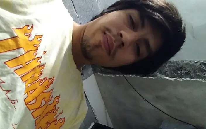 AlexAlejandro13: How Delicious I Pee