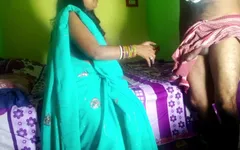 Sasur fodeu sua bahu enquanto lhe dava massagem com óleo