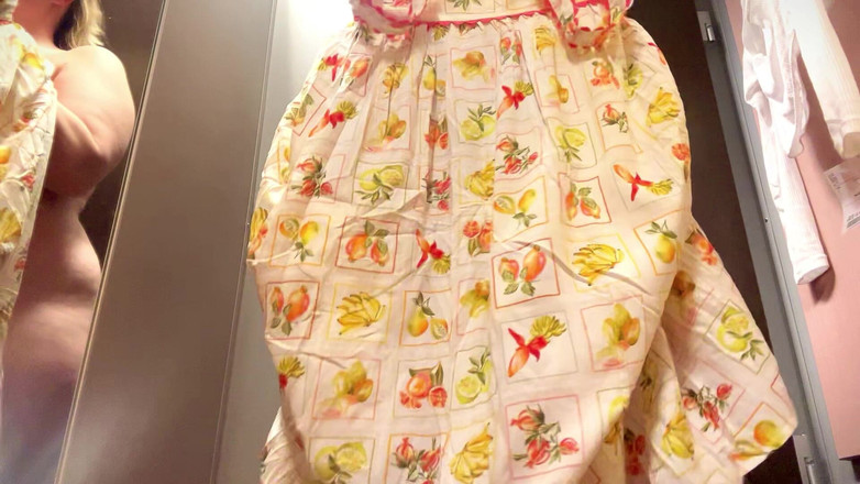 JessieHH: ग्रीष्मकालीन पोशाक और ब्रा एनएसएफडब्ल्यू को दौड़ने की कोशिश करते हैं