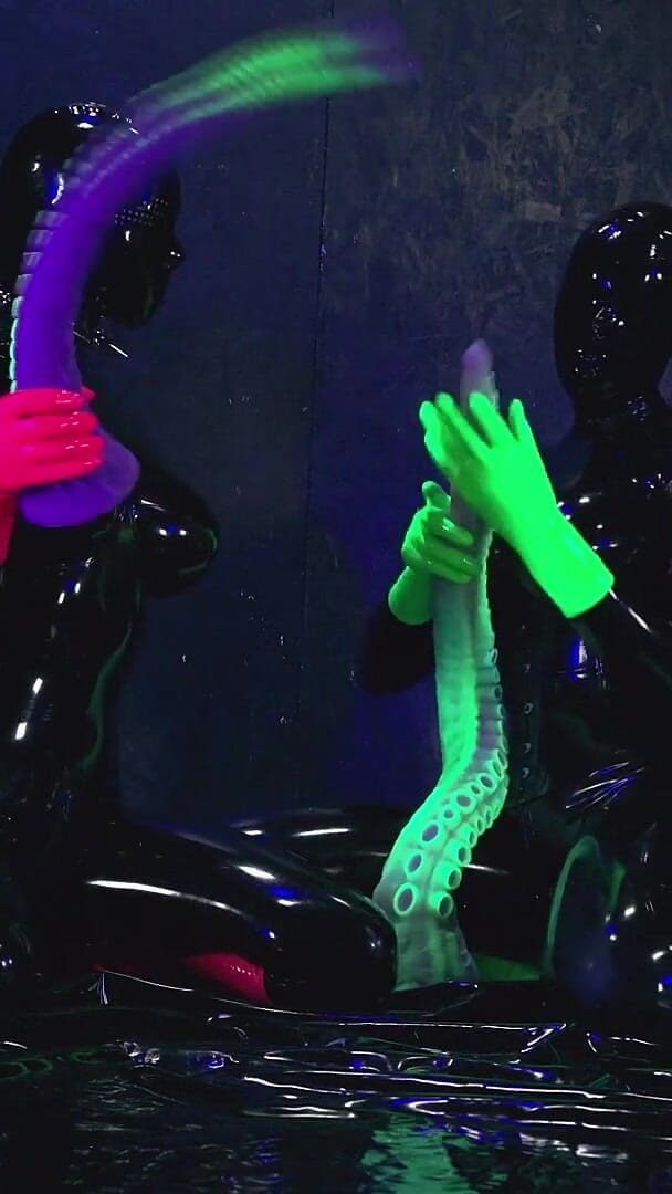 Miss_Fetilicious: Playing in the Dark with Big Fantasy Toys