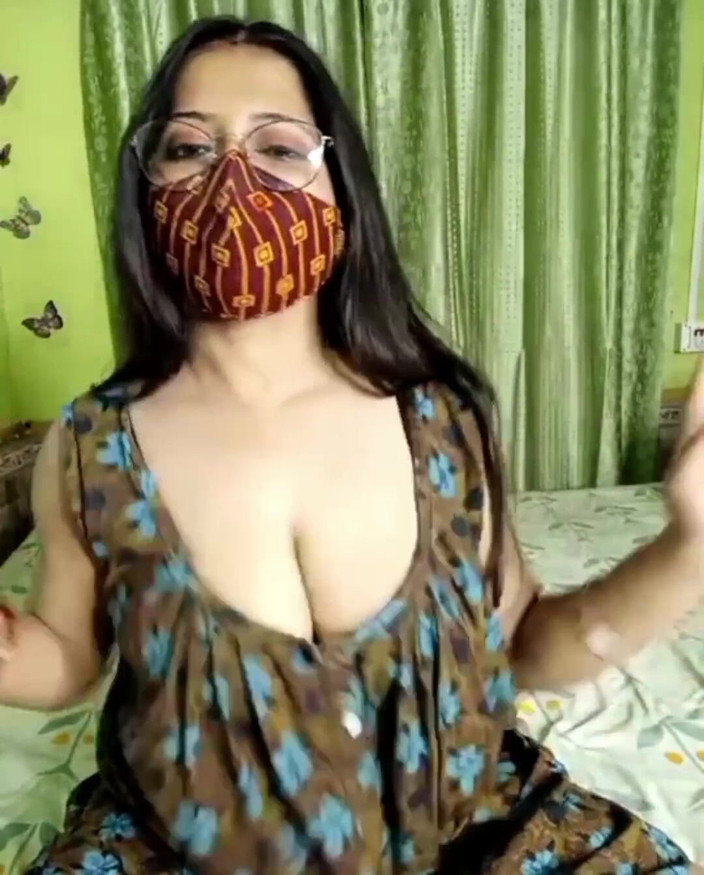 Kanchan devi: Lisa Bhabhi nuông chiều âm hộ mạnh bạo