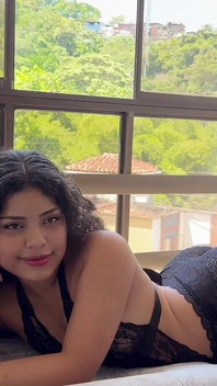 Moje nevlastní dcera Ashley Amber začala pracovat na The Blue poté, co uniklo video z její vysoké školy