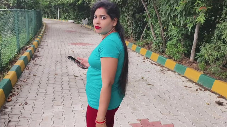 Sona bhabhi: Odia desi esposa disfruta con su novio en parque