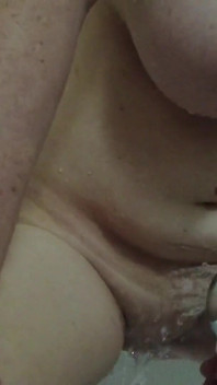 MILF's Orgasm in the Bathtub
