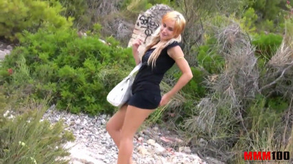 MMM100: Sexy teenagerka Leyla Black šuká na pláži
