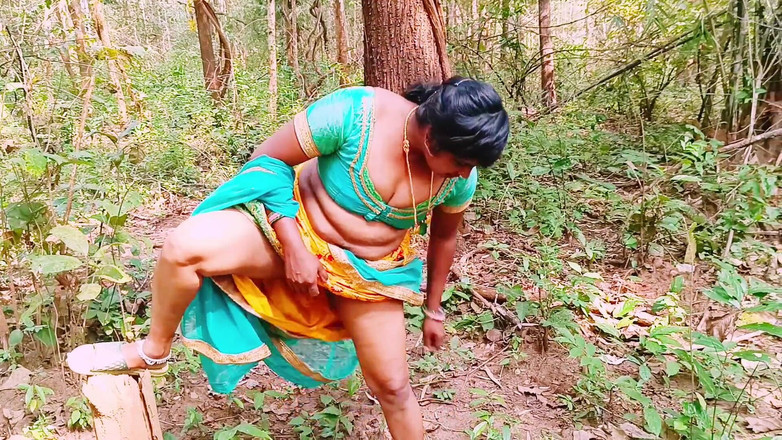 Telugu honey lips: Sesso all'aperto nella giungla. Desi Bhabi scopa piccolo fratello di...