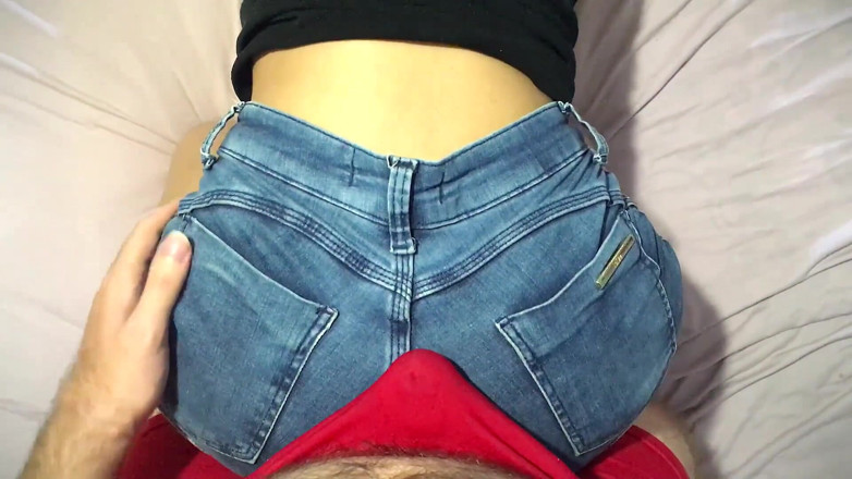 College-couple: Bonggol kering dalam seluar jeans sehingga pancutan dalam seluar dalam