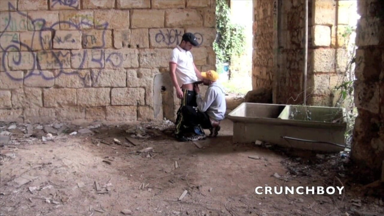 Crunch Boy: Mike se fait baiser par un scintille latino sexy dans...
