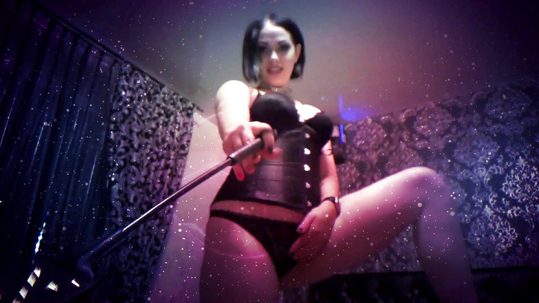 Goddess Misha Goldy: 넌 내 보지의 권능 아래 있어! 내 보지 노예를 숭배해! 냄새 맡아!