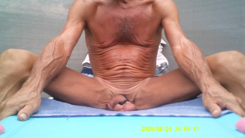 COBRA CRAIG: 8-25-2026 Cam 1 Bronceado Desnudo. Piscina De Cuello Rojo De Un...