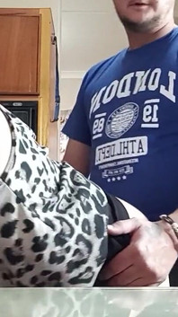 Futând-o pe fata mea în bucătărie înainte de a cere să mă căsătoresc cu ea în bucătărie