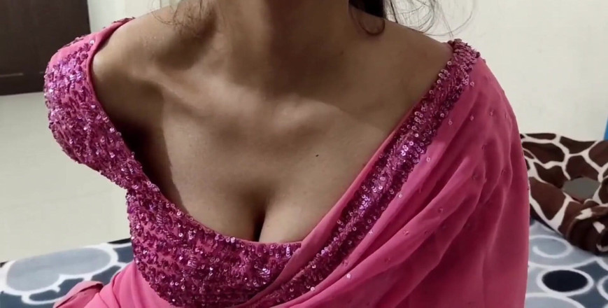 Saarabhabhi6: 印地语性爱角色扮演 - desi jija 第一次操 saara 的屁股和阴户