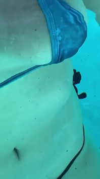 Artemisia love sexy bikini grandes tetas bajo el agua fetiche en la piscina