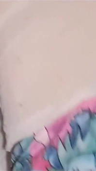 Latina menyentuh pepek berairnya