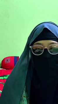 当一个性感的女士来找我要求捐款时