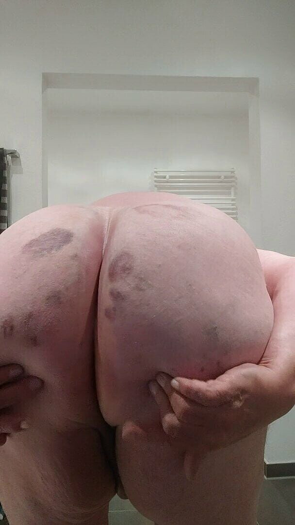 Karlchengeil: Jugando desnudo