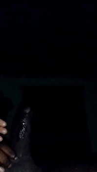 Una ragazza indiana arrapata è venuta a casa della sua amica per soddisfare la sua grande figa video XXX