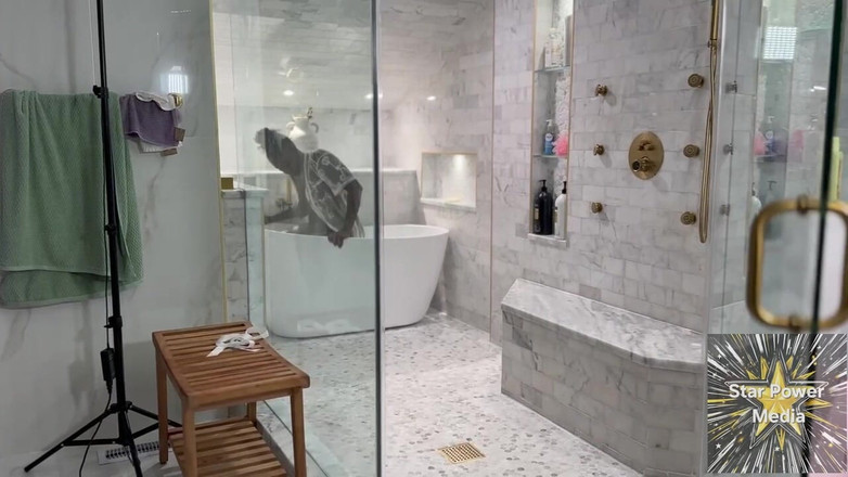 Star Power Media: Sultry Soak: giana si cewek nakal lagi mandi sambil menggoda