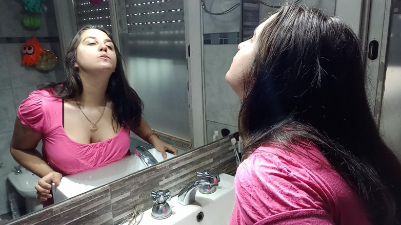 melu_world: Bubblegum Chewing at Mirror - Bunny Looner