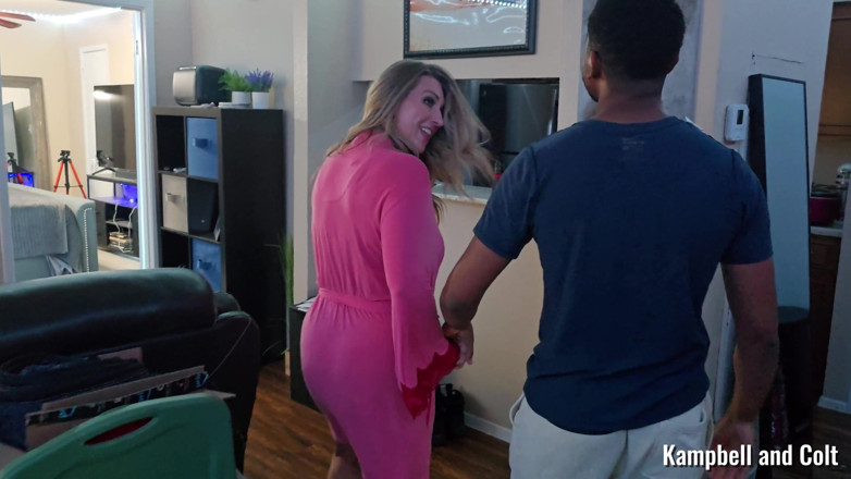 ThomasColt: Katie Kampbell dikongkek tembusan berganda dalam seks bertiga!