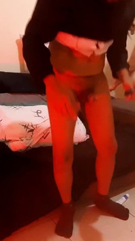 Mi-a explicat că bruneta face un sex oral frumos.