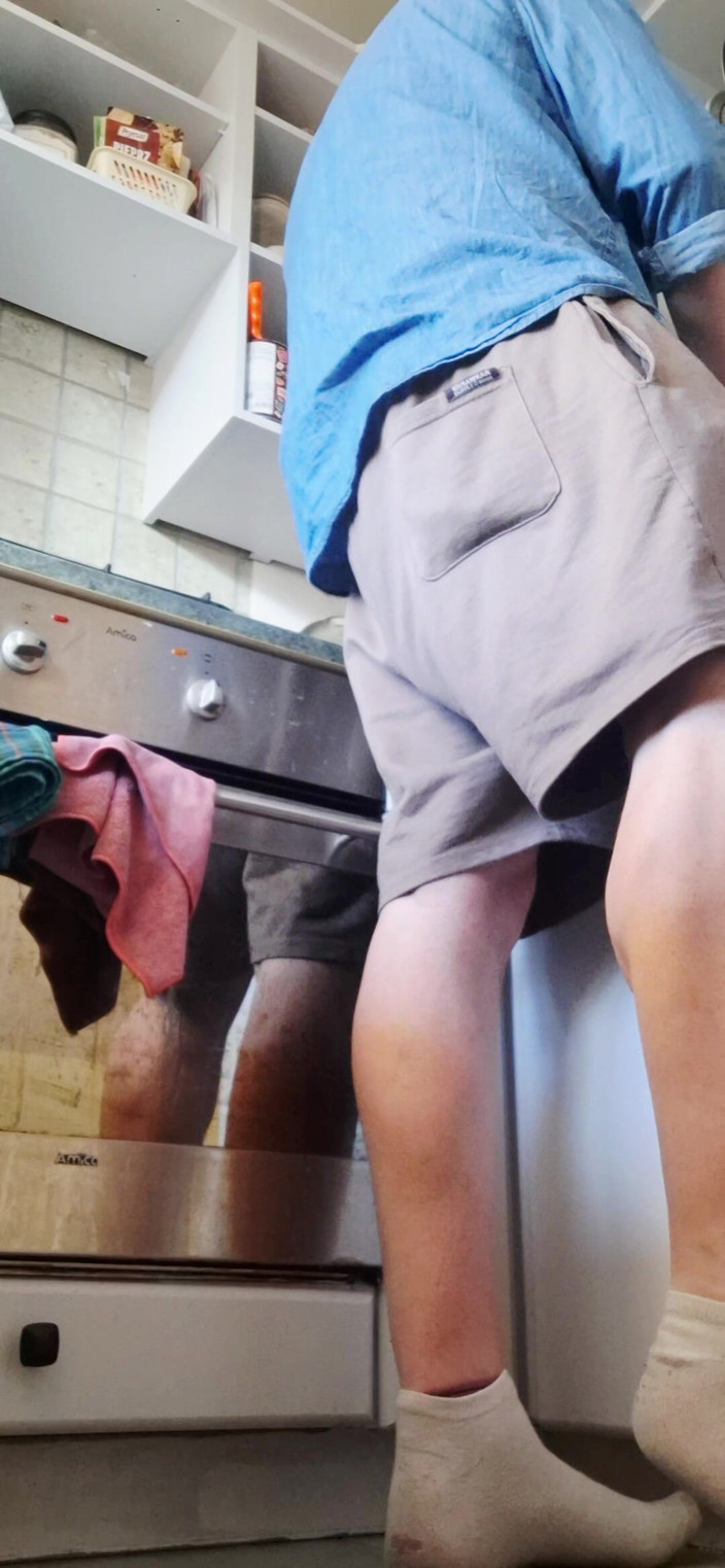 StickyGeckon: Husband Jerk off to Sink He Is Fast Becasue Wife...