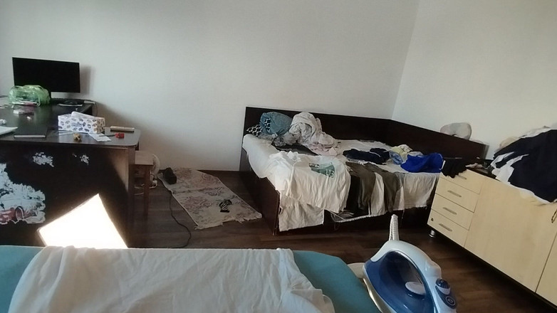 Mirsur: Esposa amateur haciendo tareas domésticas desnuda.
