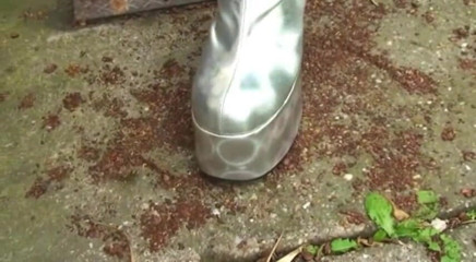 Foot Girls: Crushing with silver high heels